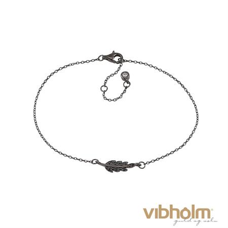 Joanli Nor Feather Mini armbånd i sort rhodineret sølv med lille fjer og zirkonia 845 053-2